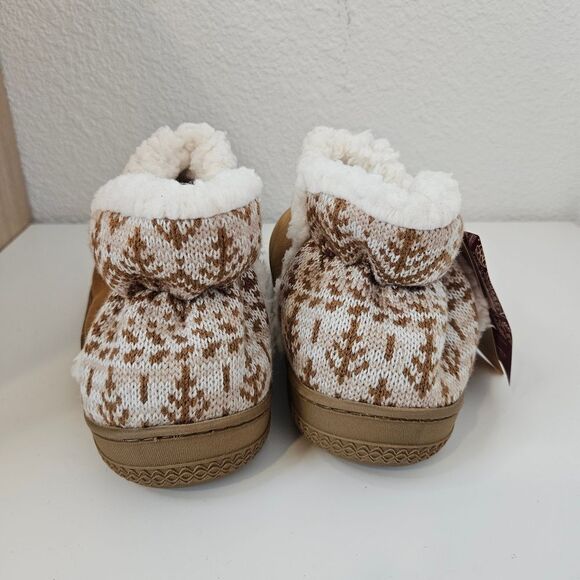 New! Muk Luks Women's Slippers, Women's Size 9-10, Tan and White - Picture 4 of 6